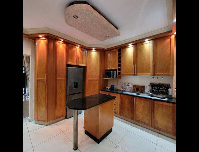 6 BEDROOM PROPERTY TO RENT IN UMLAZI